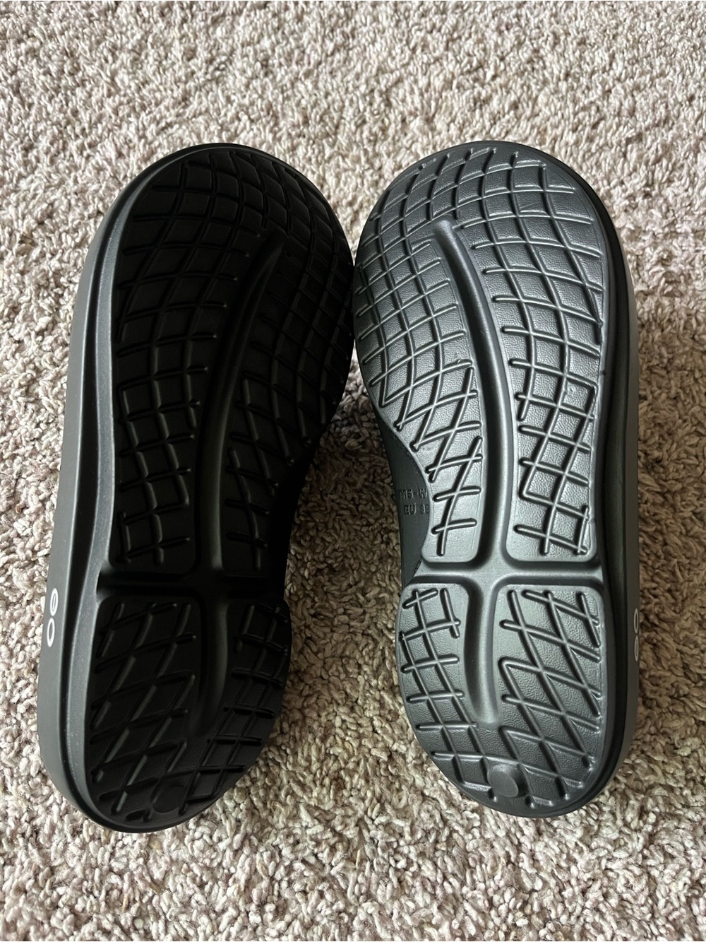 OOFOS NWOT Slides! W7 or M5 - Picture 3 of 6